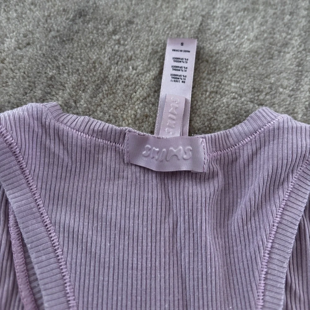 SKIMS Soft Lounge Tank - Picture 3 of 3